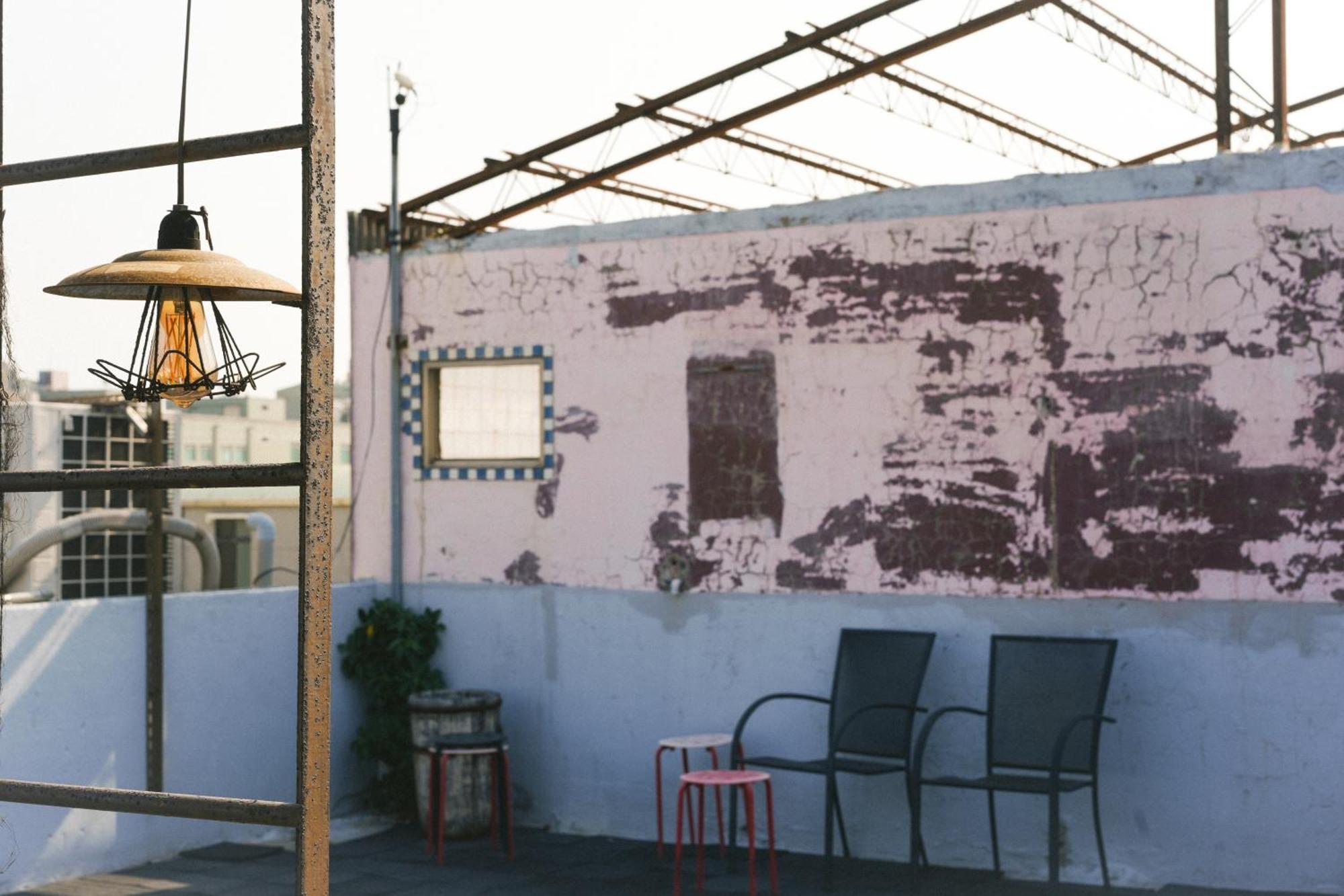 Loft18 Hostel Tainan Exteriör bild